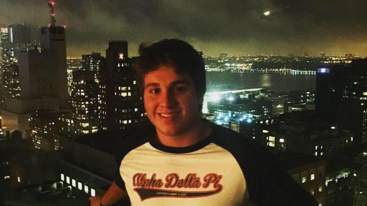 Austin Harrouff, un estudiante de Florida State University de 19 años, está acusado de arrancar a mordiscos trozos de la cara de un hombre al que acababa de matar.