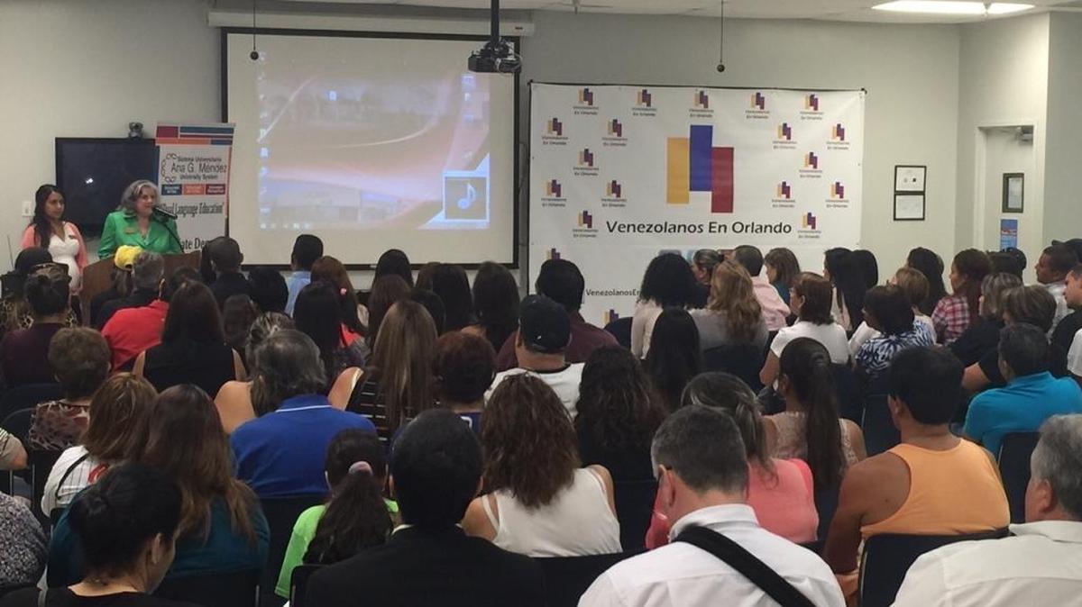 Durante la 1ra feria Bienvenidos a Orlando, alrededor de un millar de personas acudieron a buscar información. Este domingo se espera cerca de un millar de personas.