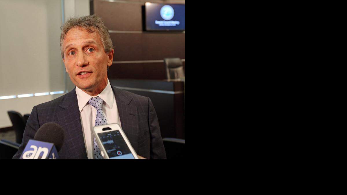 
Luigi Boria, alcalde de Doral, habla con los periodistas sobre la influencia positiva que el certamen Miss Univereso va a tener en todo Miami-Dade.


