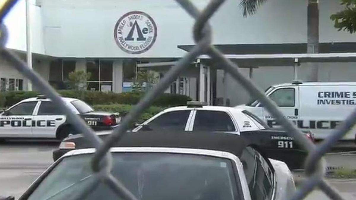 Las autoridades dijeron que un estudiante llevó la pistola a la escuela y se lo mostró a un compañero. Cortesía Local 10 news