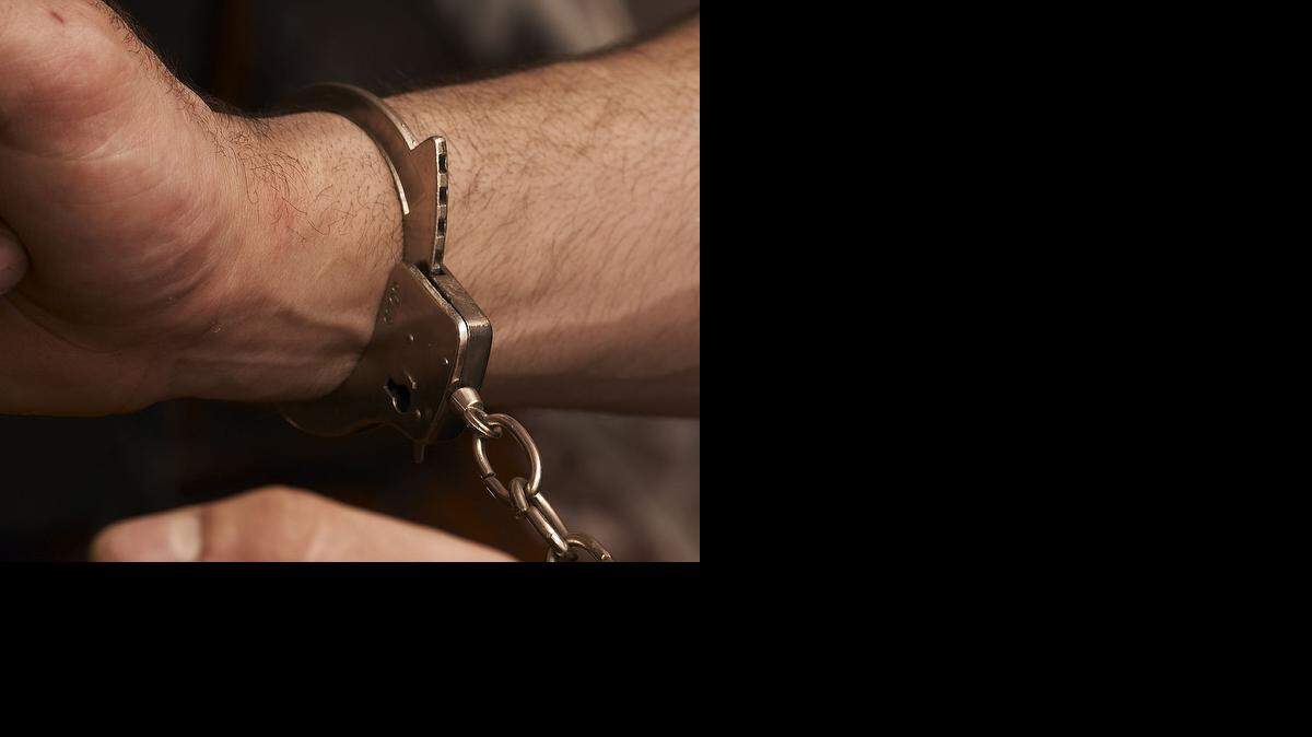 Los Pérez tenían un arma secreta: una red de policías corruptos del Condado Miami-Dade y otros policías locales que violaban la ley trabajando para ellos en secreto.