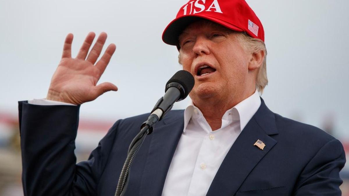 Donald Trump regresó a la Florida por primera vez desde las elecciones de noviembre y retomó parte de su polémica retórica, aunque con un discurso más conciliador.