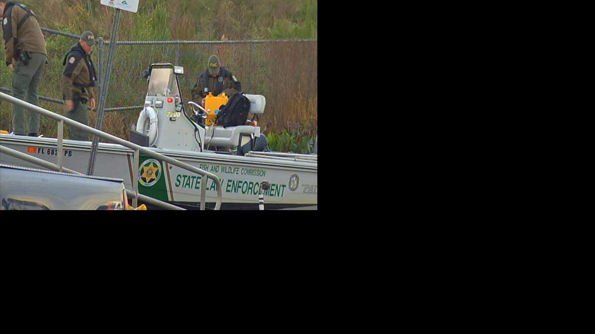 
Las autoridades se preparan para una exhaustiva búsqueda de la persona desaparecida en el lago Jesup, el lunes después del accidente.


