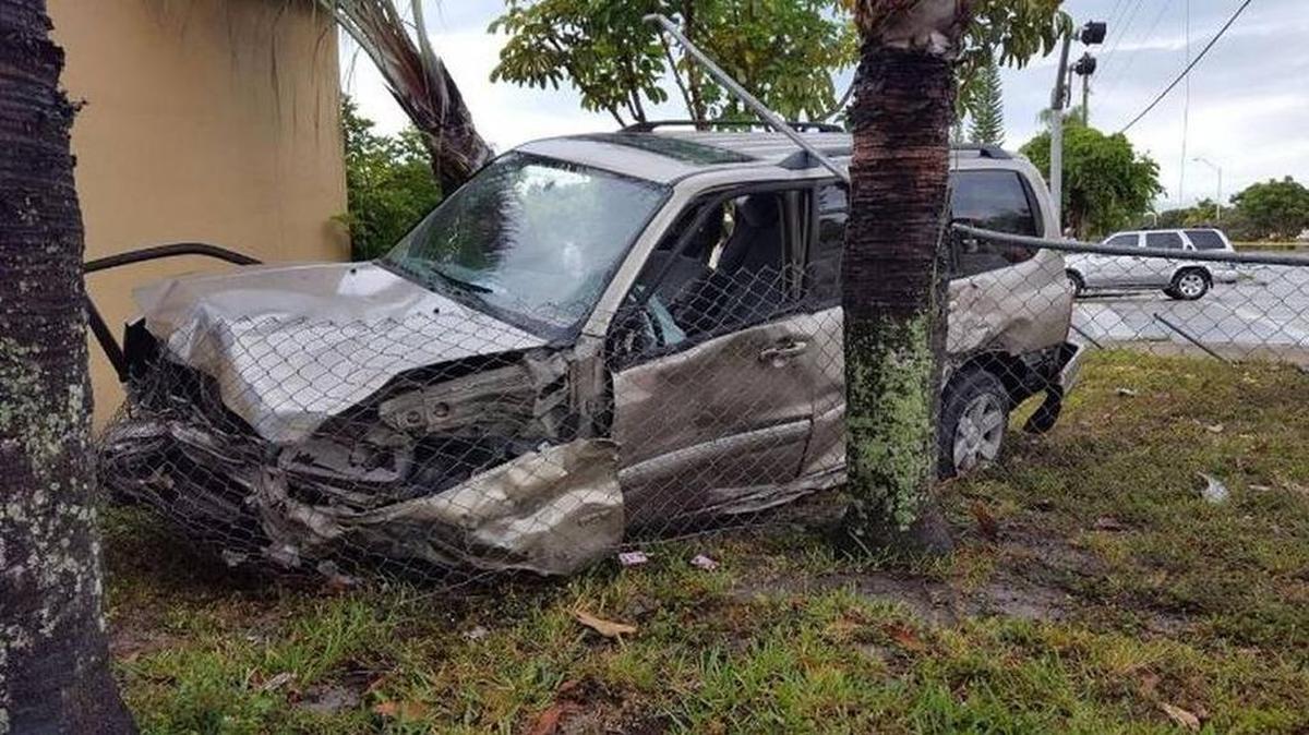 La minivan tras el fatal accidente de North Miami-Dade en la calle Northwest 131st Street y la 17th Avenue.