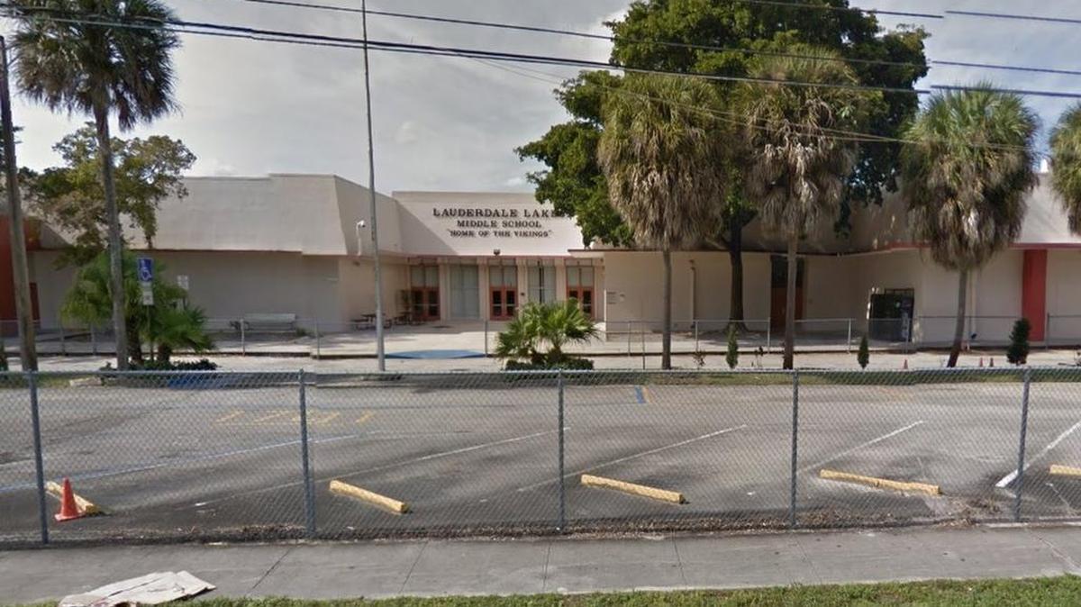 Fachada del Lauderdale Lakes Middle School.