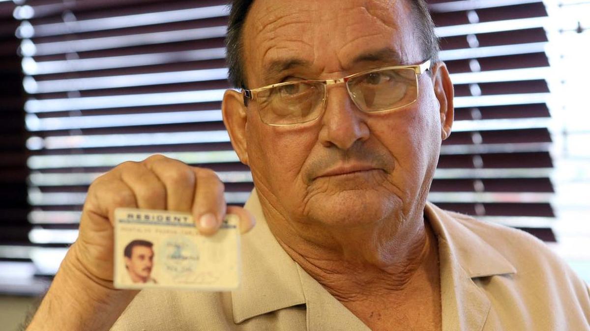Carlos Montalvo, que perdió su residencia permanente cuando fue condenado por homicidio involuntario, logró rcuperarla después de que su abogado convenció a una jueza de Inmigración de cancelar la orden de deportación en su contra y devolverle su trajeta verde.