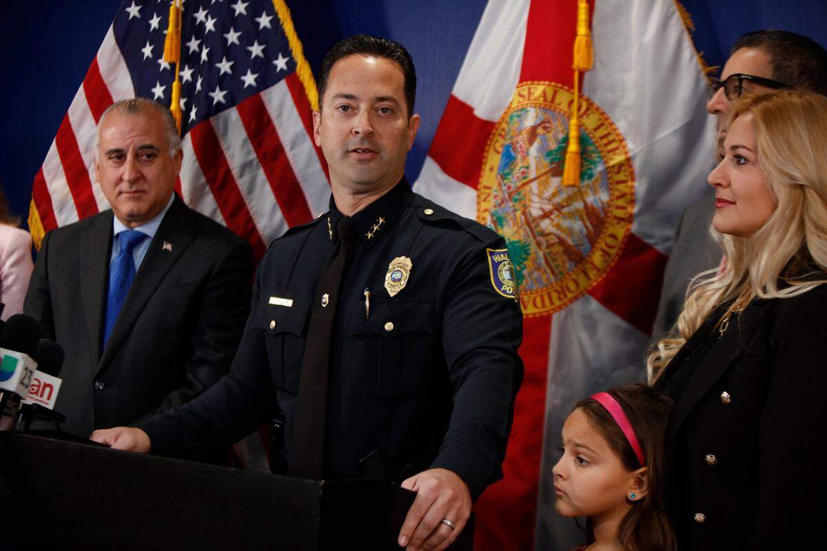 El nuevo Jefe de Policía de Hialeah, George Fuente, durante su primera conferencia de prensa en el ayuntamiento de la ciudad, el lunes 28 de marzo de 2022.