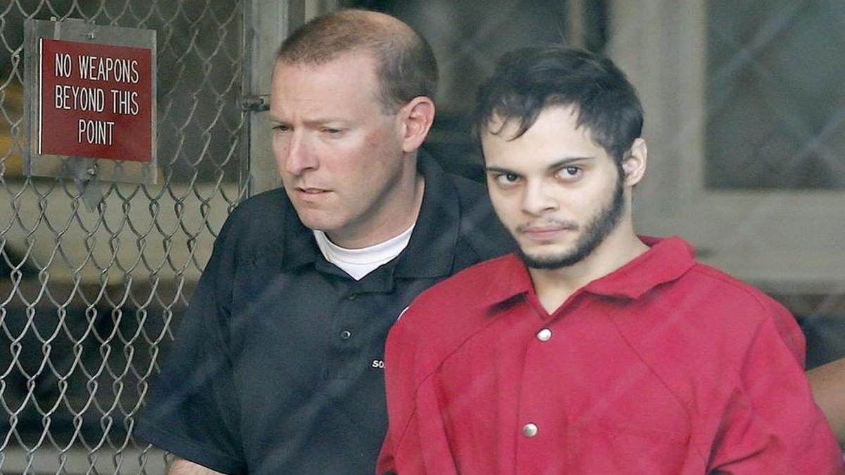 El acusado del tiroteo en el aeropuerto de Fort Lauderdale, Esteban Santiago, es tranferido el martes de la cárcel de Broward a un tribunal de esa ciudad.