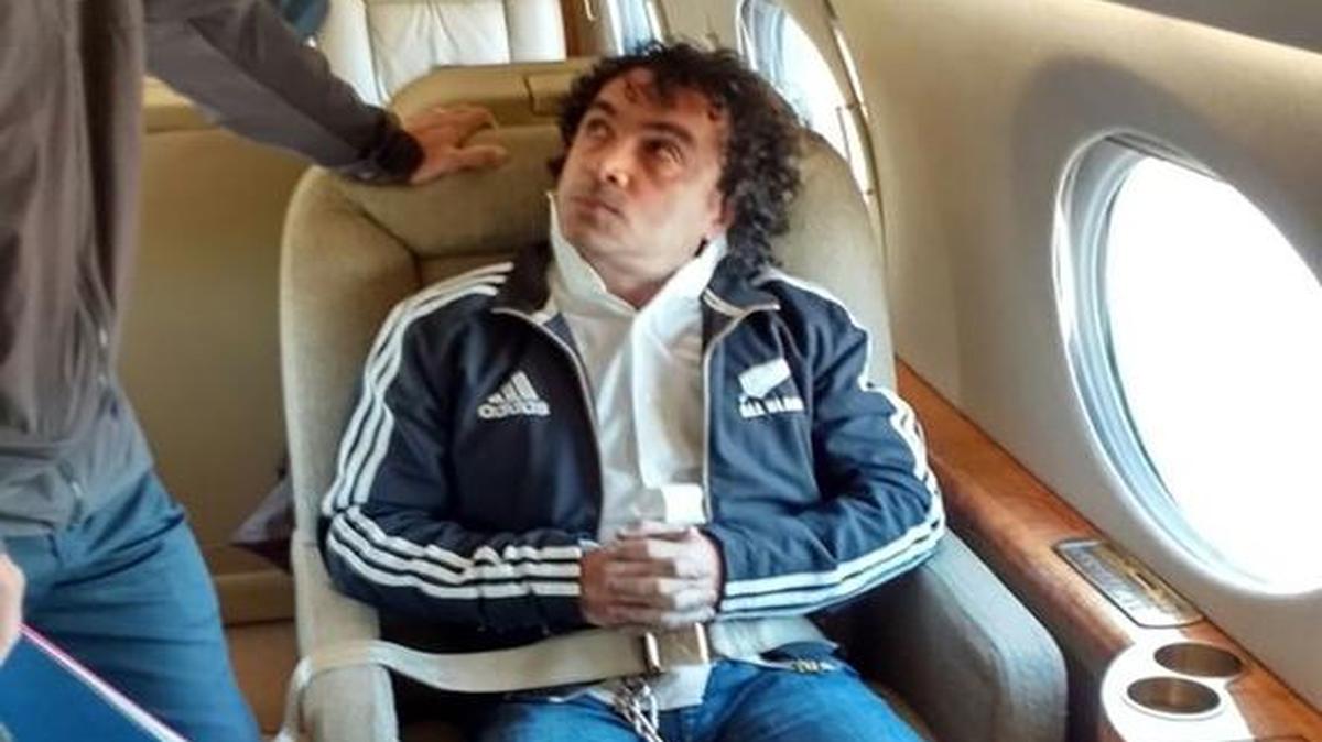 Foto proveída por el gobierno argentino que muestra al narcotraficante colombiano Jesús López Londono, conocido como “Mi Sangre”, minutos antes de despegar en un jet privado desde Buenos Aires y rumbo al sur de la Florida.