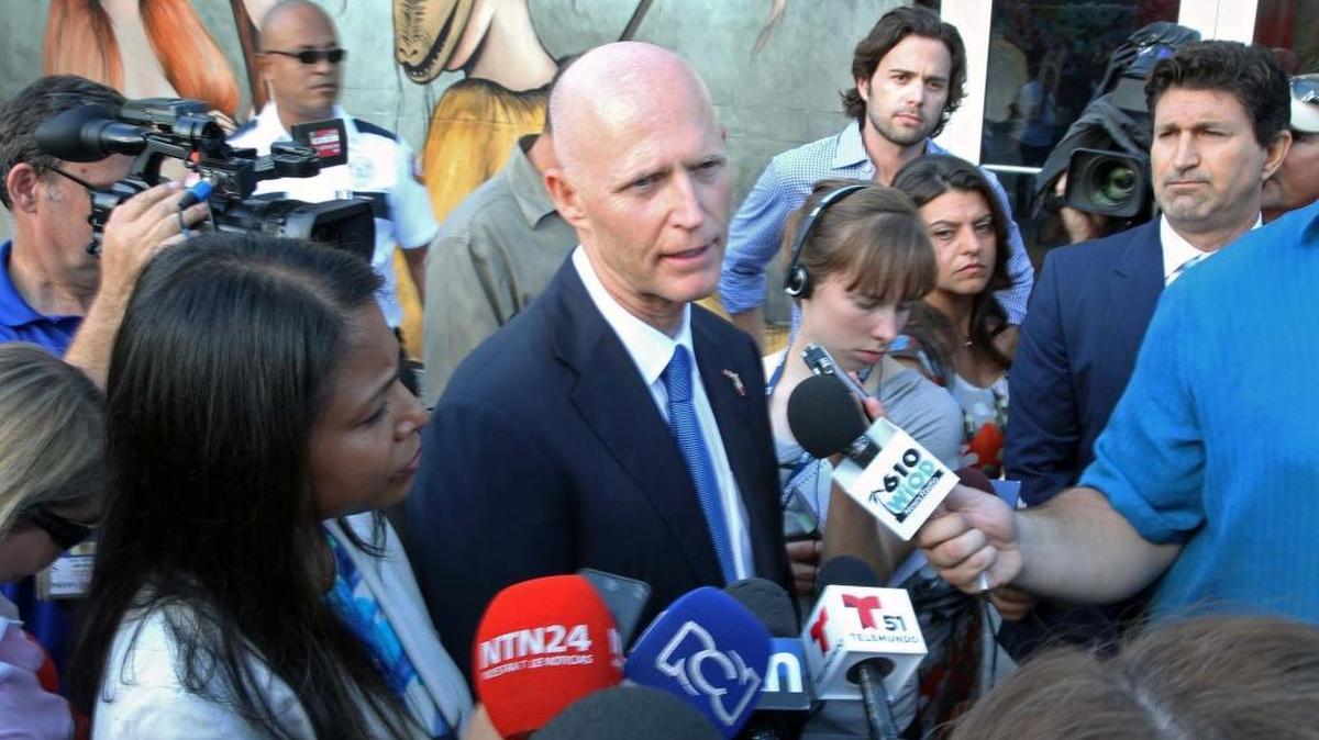 El gobernador de la Florida, Rick Scott, habla con la prensa tras anunciar que Wynwood es una “zona libre” del virus zika, el lunes 19 de septiembre.