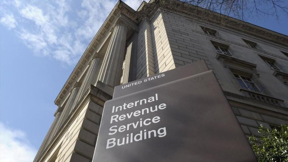 Vista del edificio del Servicio de Rentas Internas (IRS) en Washington D.C.