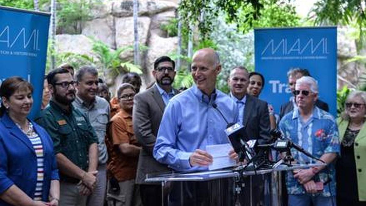 El gobernador Rick Scott habla el martes en Jungle Island como parte de su gira por cinco ciudades de la Florida para ‘celebrar la mayor victoria para familias y estudiantes’ del estado, tras la aprobación del presupuesto.