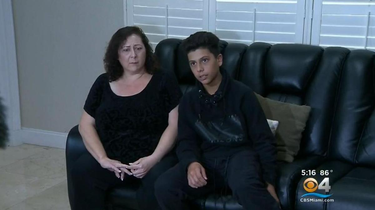 Melinda Payan con su hijo Justin de 12 años, cuentan el accidente sufrido en Weston Lakes Plaza.