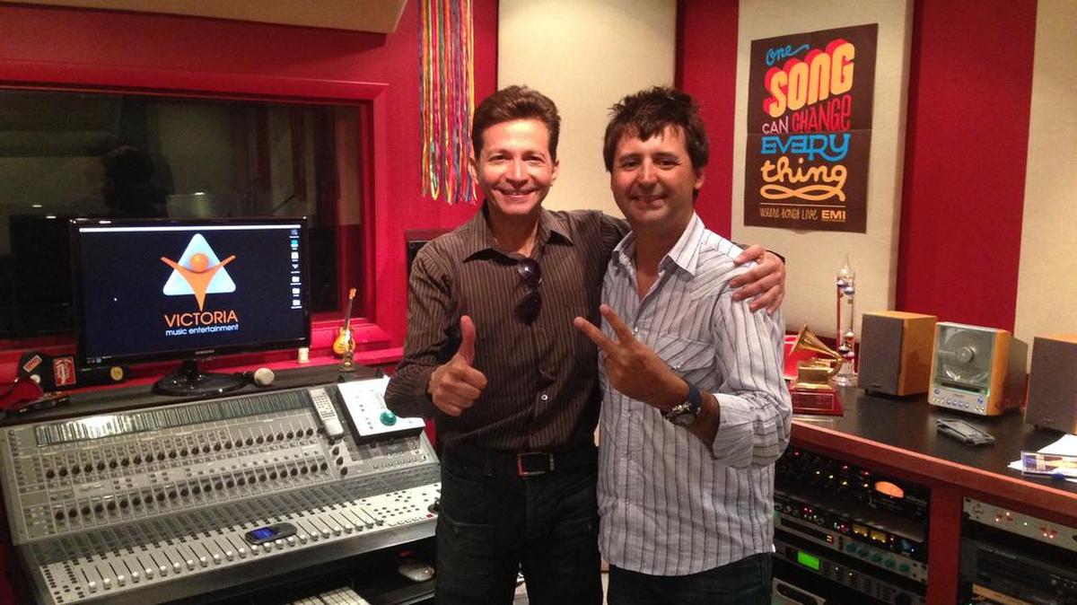 Dos talentos venezolanos. José Luis Salazar (izq.) y Alfredo Matheus Diez en los estudios de Victoria Music Enterteinment, en Miami.