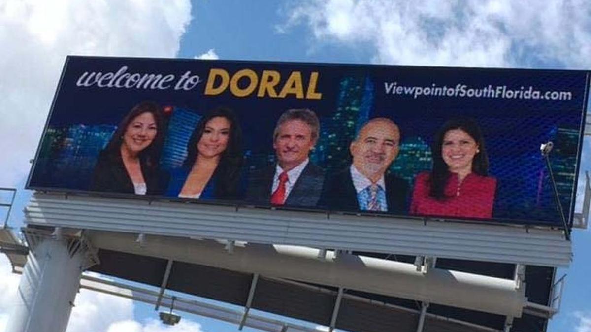 Una valla publicitaria con un mensaje de bienvenida a la ciudad de Doral acompañada de fotografías de los cinco miembros del Concejo, ha generado críticas.