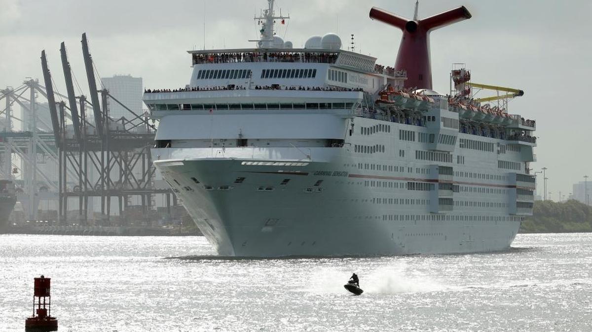 Fotografía de archivo del crucero Carnival Sensation llegando al Puerto de Miami el 26 de septiembre del 2016.