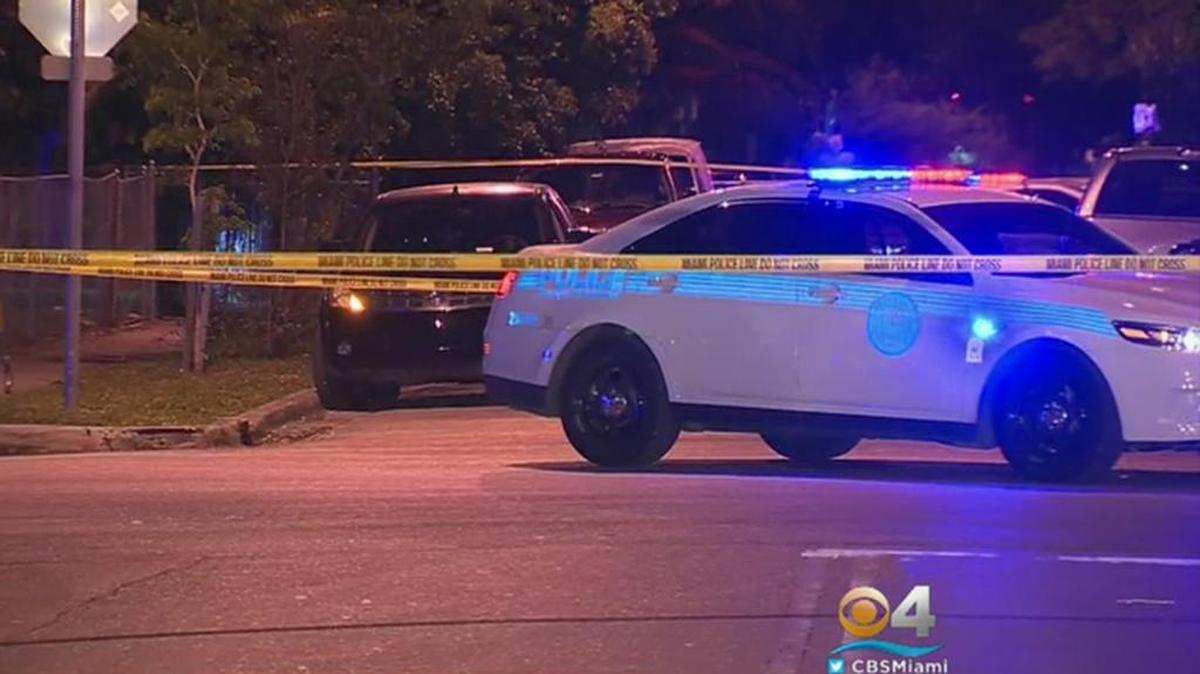 La policía de Miami investiga un robo que dejó a un hombre muerto en Miami.