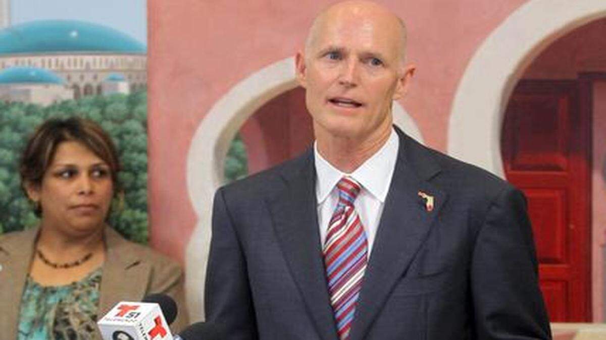 
El gobernador Rick Scott en una conferencia de prensa en Opa Locka el pasado 15 de abril.
