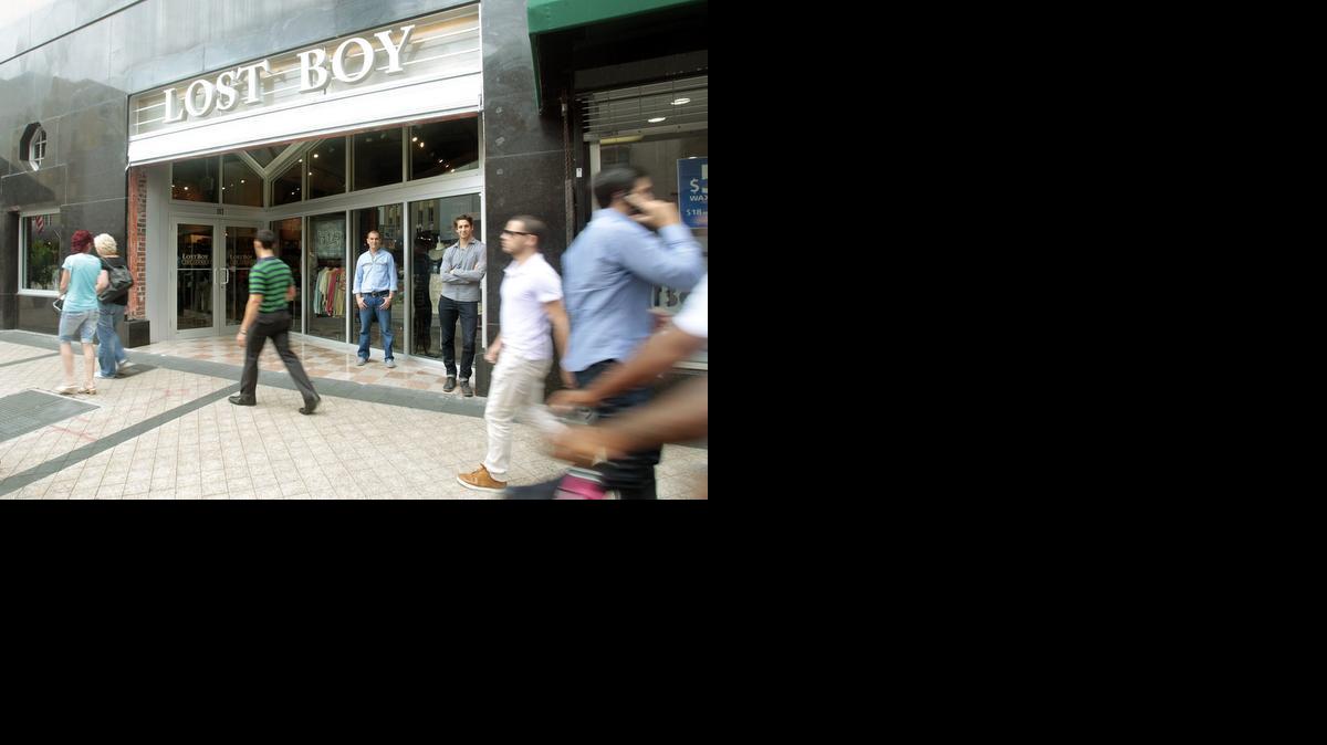 
Donde estuviera la conocida tienda La Epoca, en el downtown, los hermanos Brian y Randy Alonso esperan haber plantado la semilla del cambio con la tienda Lost Boy Dry Goods.
