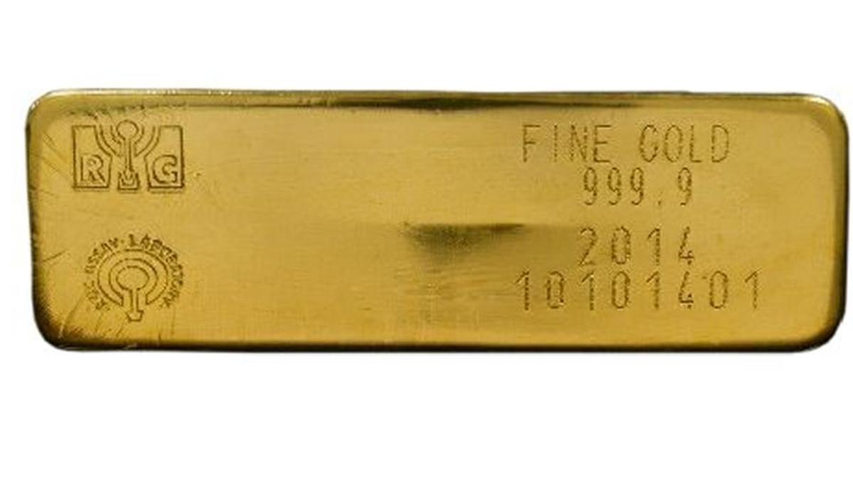 
En la imagen del FBI, se ve una de las barras de oro robadas durante un asalto de Carolina del Norte.
