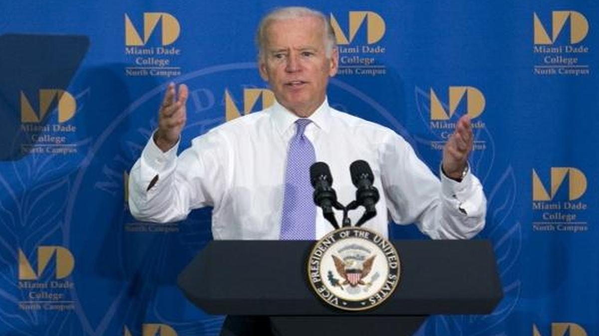 
El vicepresidente Joe Biden habla con estudiantes el miércoles 2 de septiembre de 2015 en el Miami Dade College, en Miami, Florida, EEUU.
