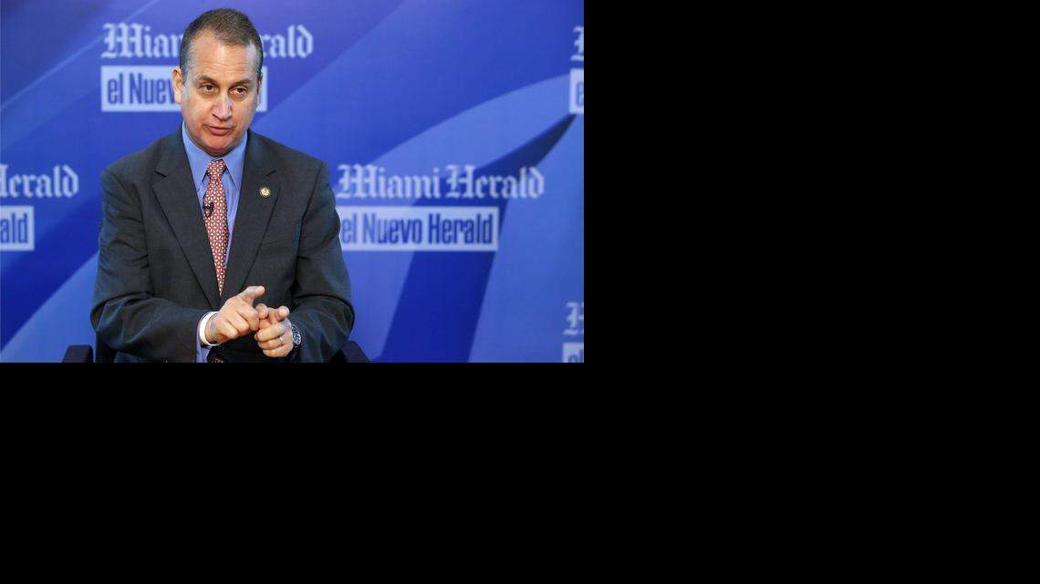 
El congresista republicano Mario Díaz-Balart se reúne con las juntas editoriales del Miami Herald y el Nuevo Herald.
