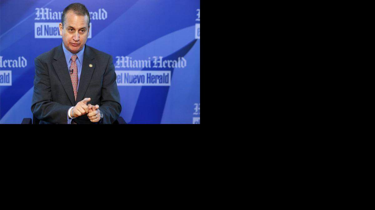 
El congresista republicano Mario Díaz-Balart se reúne con las juntas editoriales del Miami Herald y el Nuevo Herald.
