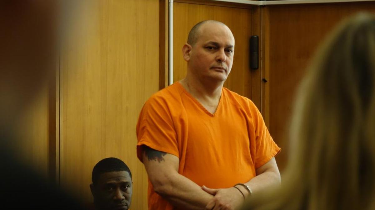 Freddy Romero, de 47 años, se declaró culpable el jueves de haber matado a Yoan Vázquez, de 32 años, cuya muerte a puñaladas llevó a los titulares el competitivo universo de las carreras de palomas del sur de la Florida.