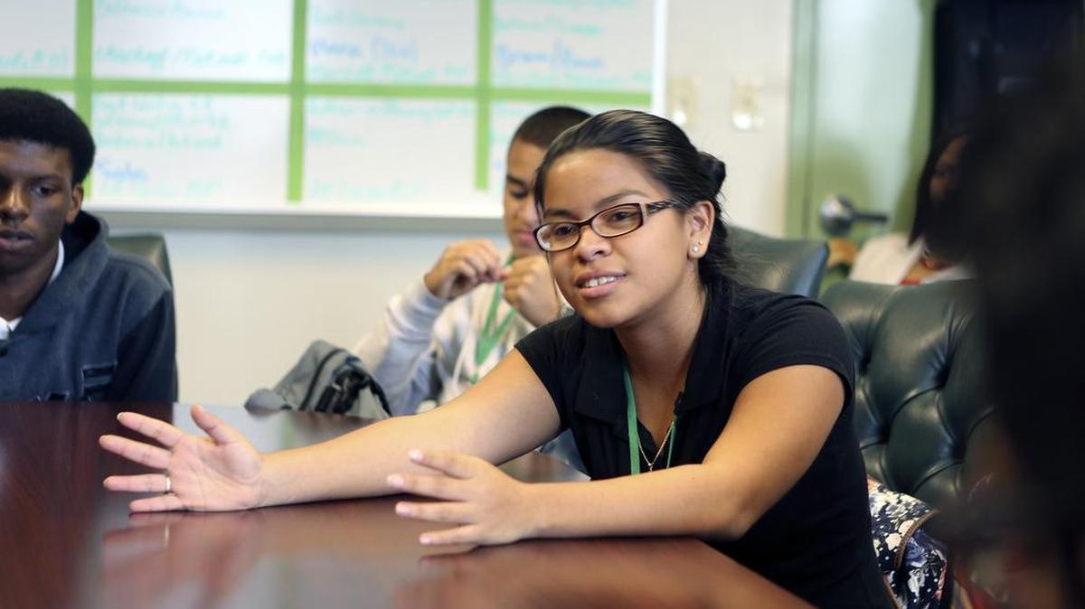 
Shirley Manzanares, del Miami Jackson Senior High, habla el pasado abril sobre los problemas del examen estandarizado de la Florida.



