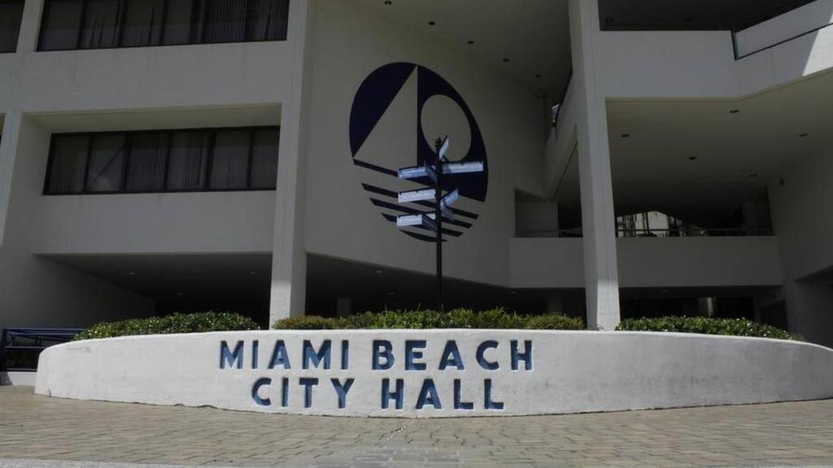 La ciudad de Miami Beach envió cartas de despido a empleados que no fueron a trabajar dos días después de que el huracán Irma arrasara el sur de Florida.