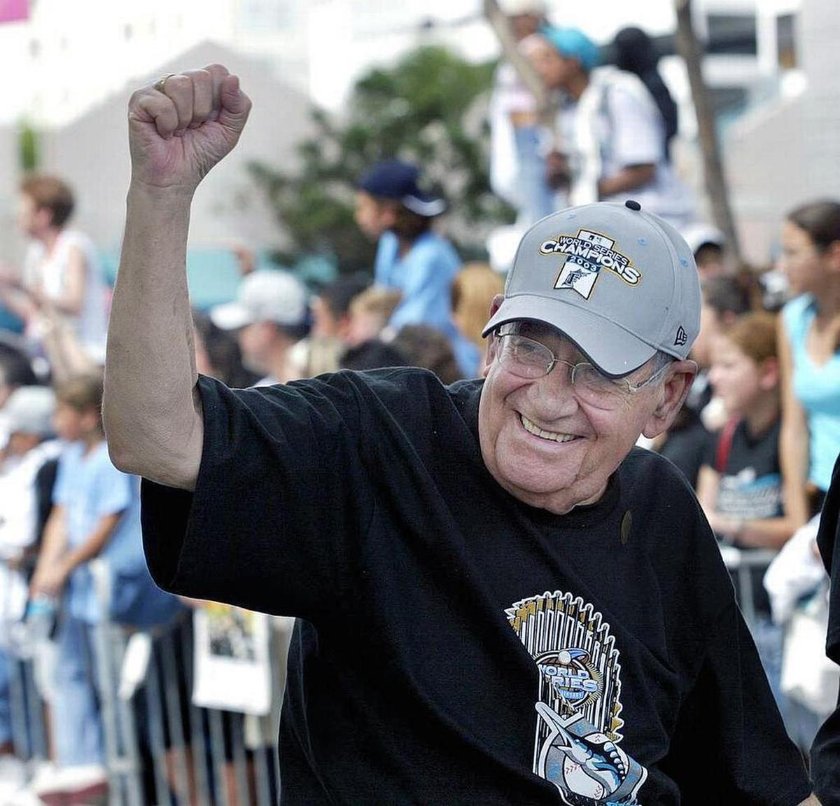 Rafael “Felo” Ramírez celebra la Serie Mundial de los Florida Marlins en el 2003.