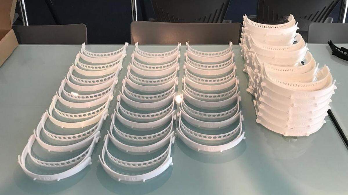 La Universidad Internacional de la Florida (FIU) y Baptist Health se unieron para imprimir en 3D máscaras médicas protectoras debido a la escasez causada por la crisis del coronavirus.