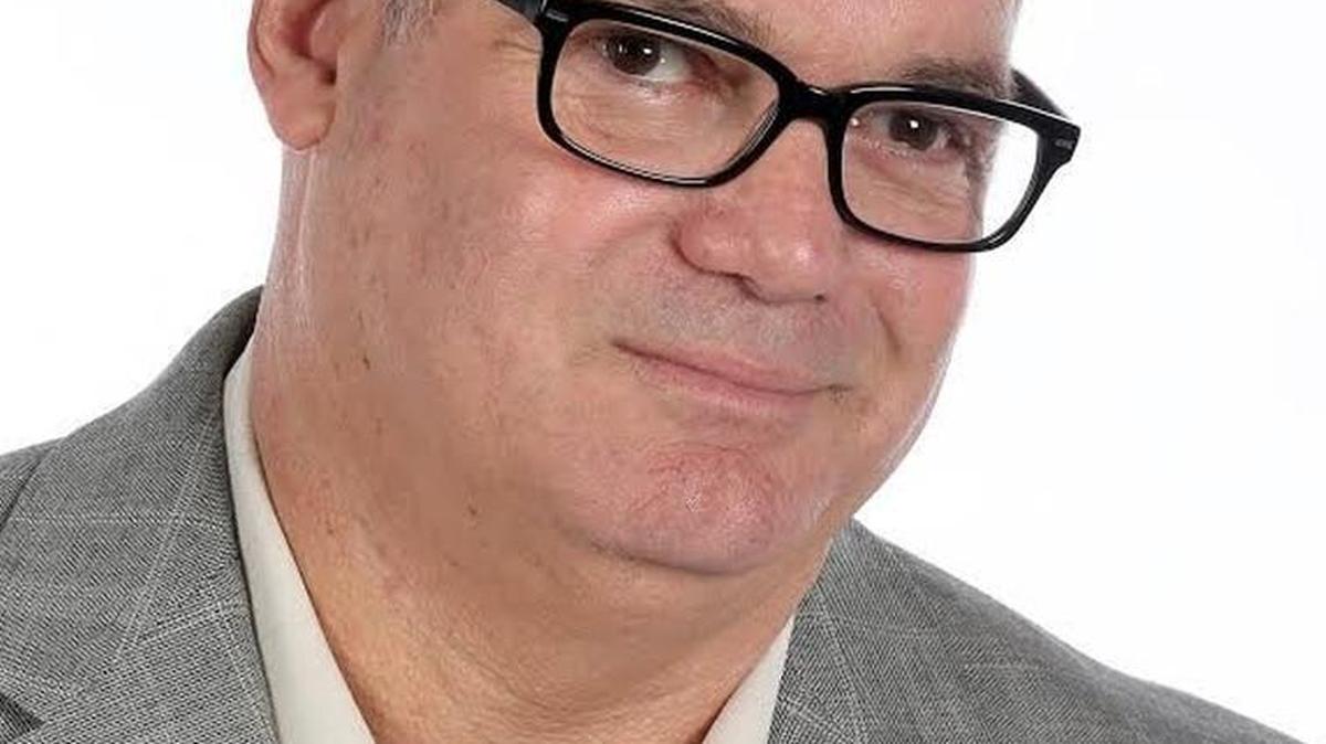 El escritor y periodista Luis de la Paz.