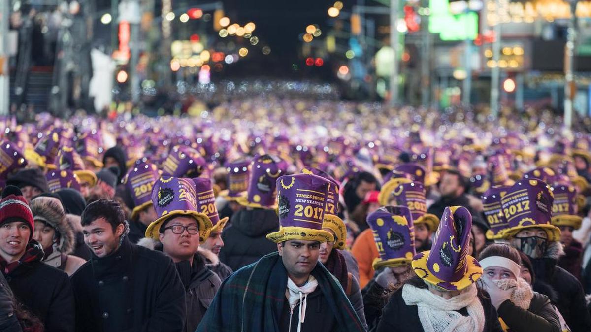 Personas reunidas en Times Square, en New York, el 31 de diciembre de 2016.