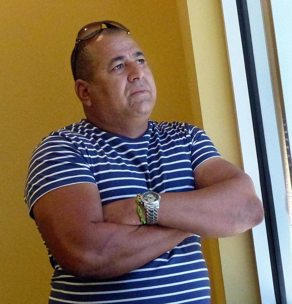 Juan Carlos Arencibia fue arrestado por la Policía de Sweetwater, que le confiscó mercancía por valor de $20,000.00. Un juez ha ordenado que le devuelvan la mercancía, pero eso no ha sucedido.