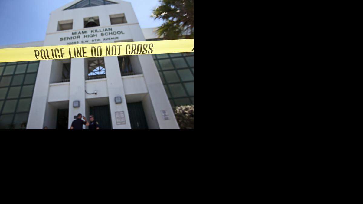 
La policía de las Escuelas Públicas de Miami-Dade dijo que Johnson fue apuñalado por una estudiante poco antes de la hora de almuerzo. 
 

