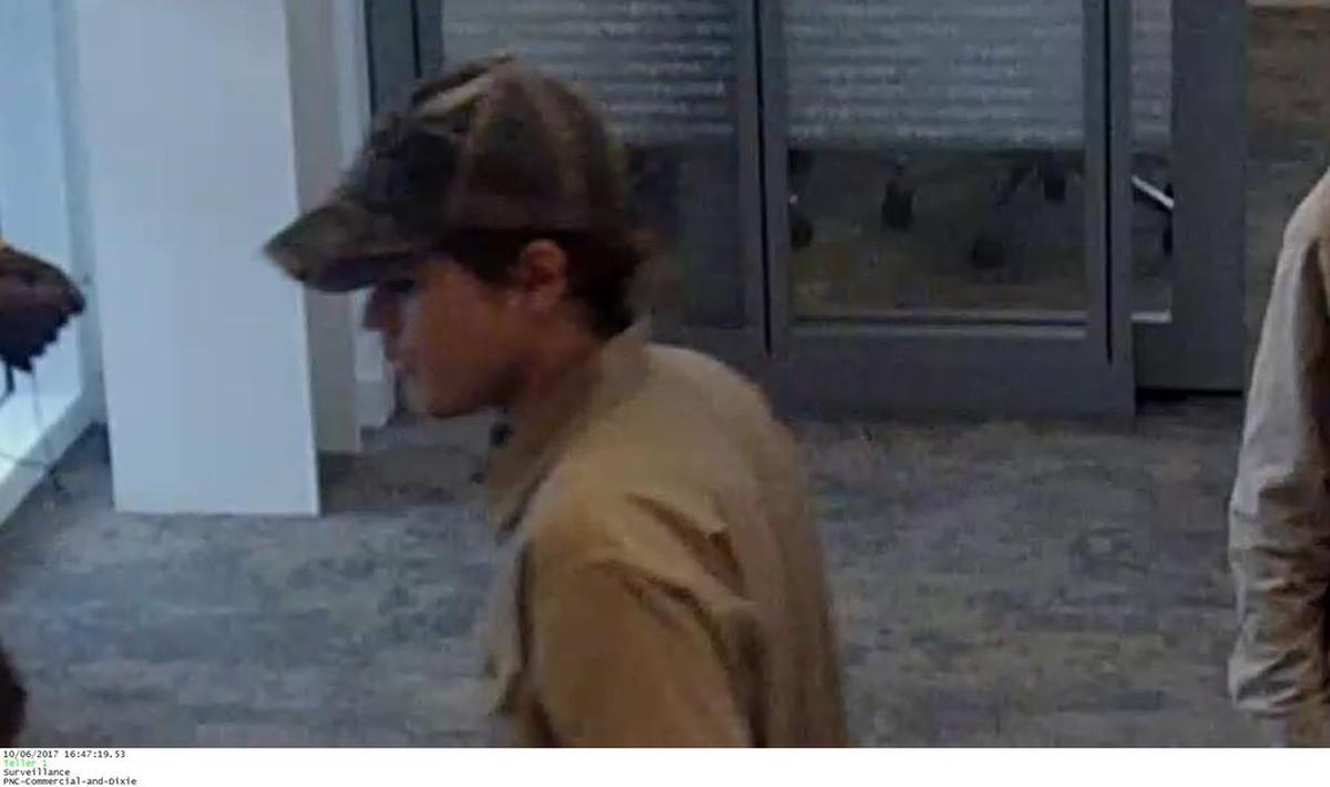 El sospechoso habría asaltado un PNC Bank en Fort Lauderdale el viernes.