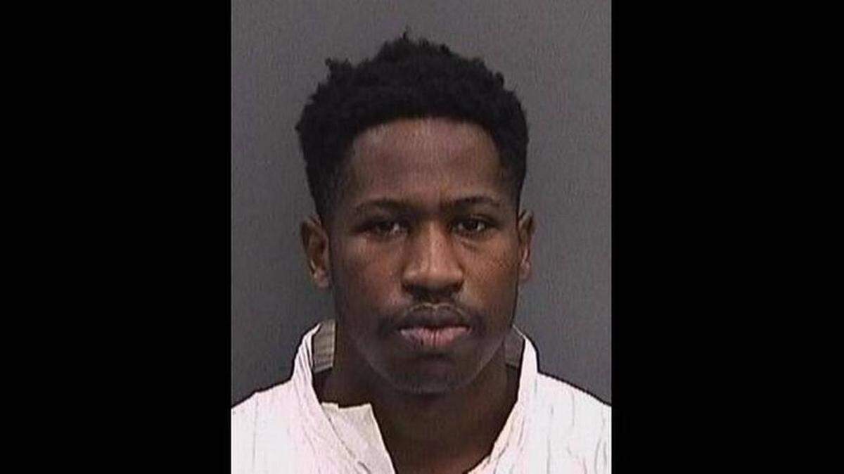 Howell E. Donaldson III, de 24 años y residente de Tampa, fue arrestado y acusado de cuatro asesinatos en el área de Seminole Heights, en Tampa.