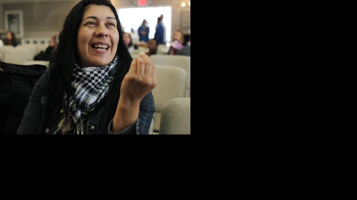 
Gabriela Fernández es una de las inmigrantes que acudió a la reunión en la iglesia Calvary Chapel, de Miami Beach, el sábado buscando información sobre la acción ejecutiva del Presidente.
