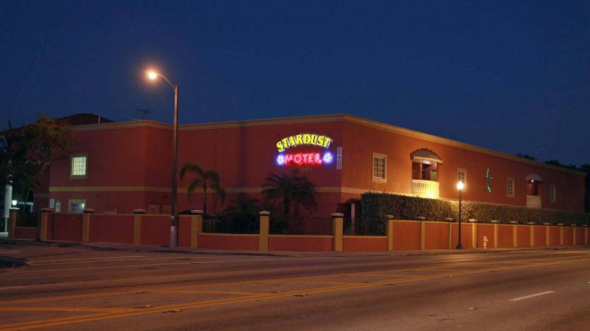El Stardust Motel, en 525 de la Calle Ocho, no está en Coral Gables.