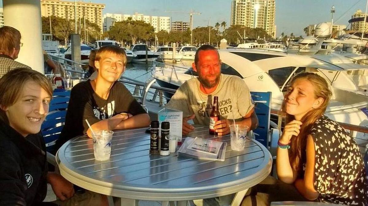 Una fotografía de los miembros desaparecidos de la familia Kimberly.