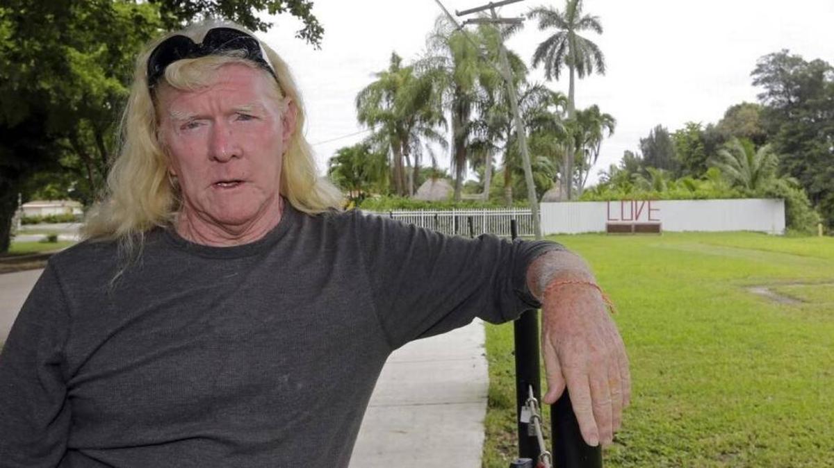 Imagen de archivo de Michael ‘Mickey’ Munday en un parque de North Miami, en donde vivía.