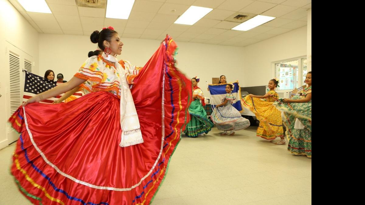 
Aaliyah Alvarado, nieta de Nubia Hernández de Pomar, es coreógrafa y bailarina, continuando así con la tradición familiar y nacional.
