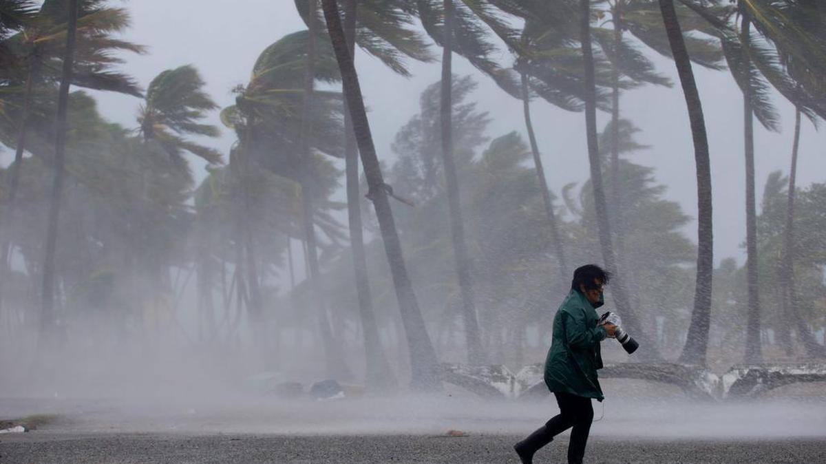 
Fuertes vientos y lluvias al paso de Erica por República Dominicana.


