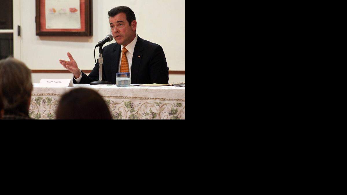 
Un ex comisionado de Coral Gables, Ralph Cabrera, ya presentó su documentación para optar a participar en las próximas elecciones para el cargo de alcalde.
