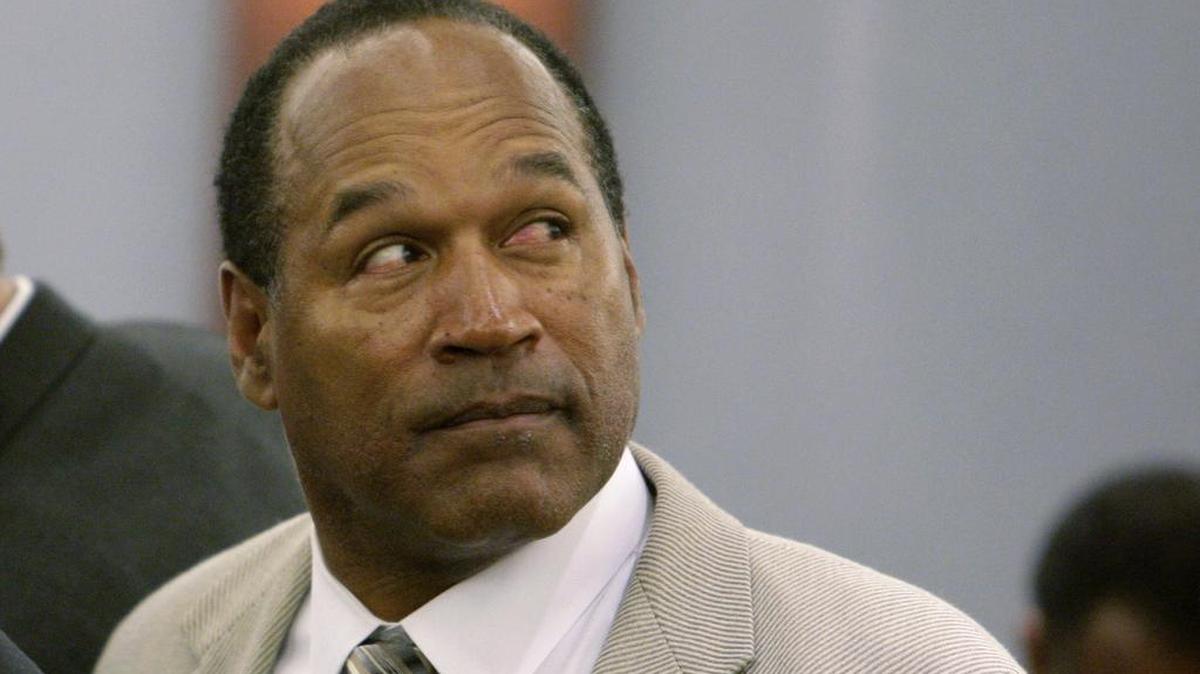 Esta foto del archivo tomada el 26 de septiembre de 2008 muestra O.J. Simpson durante su juicio en el Centro de Justicia Regional del Condado de Clark en Las Vegas, Nevada.