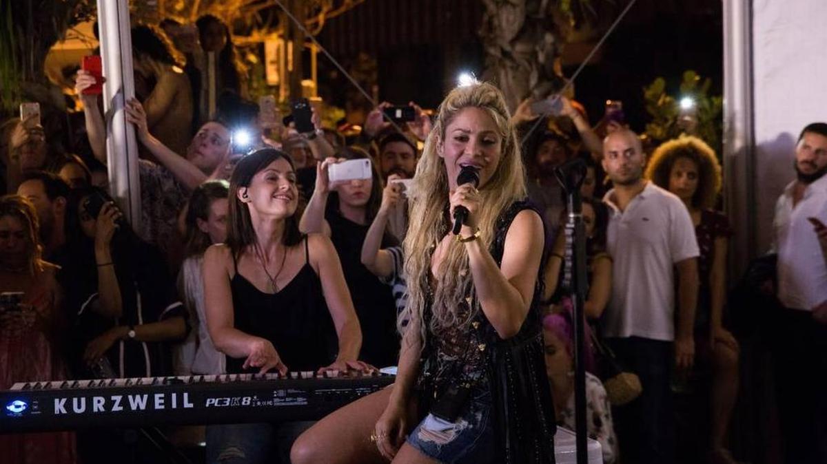 Shakira canta en Wynwood Yard, en Wynwood, el viernes 26 de mayo del 2017. La estrella colombiana está en Miami promoviendo su nuevo disco “El Dorado”.