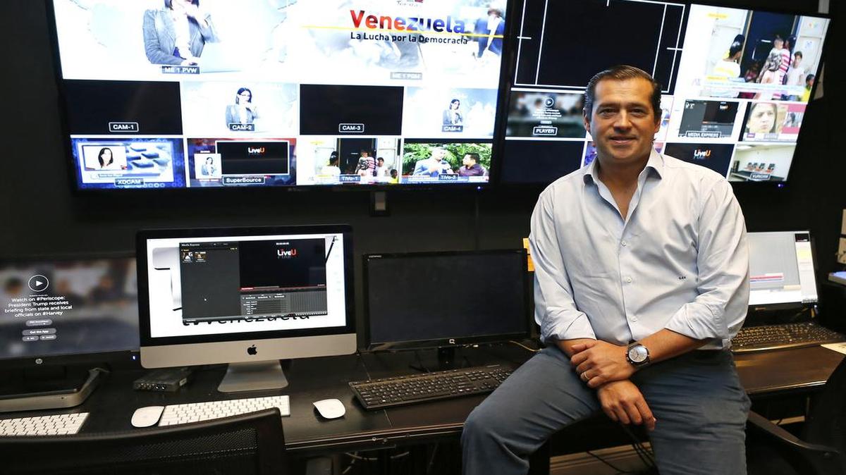 El presidente ejecutivo de TV Venezuela, Guillermo Zuloaga, en las instalaciones del canal en Miami Lakes.