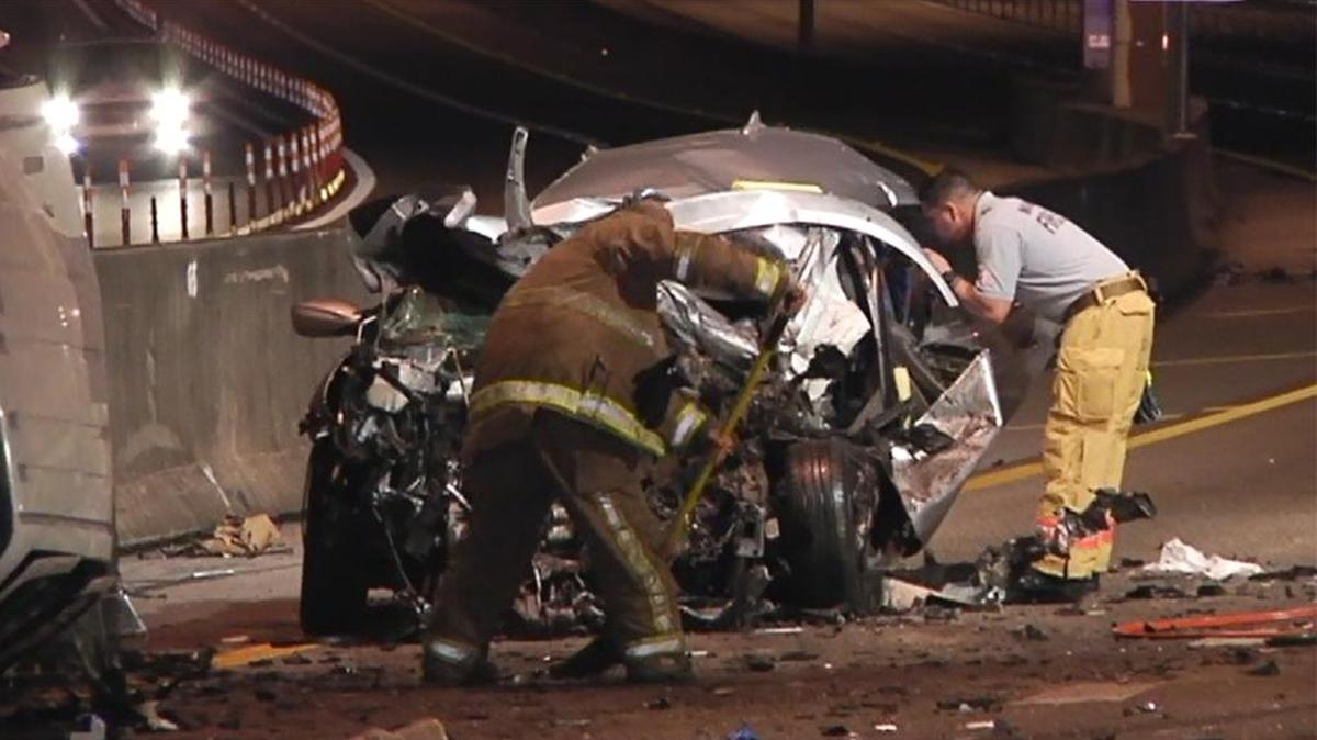 En el aparatoso accidente, la mujer que conducía la camioneta Ford en sentido contrario por la I-95 pereció y también murieron cuatro personas que viajaban en uno de los dos vehículos impactados, indicaron las autoridades.