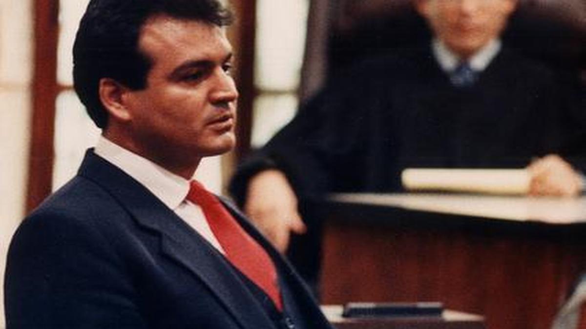 
William Lozano testifica en 1989. 
